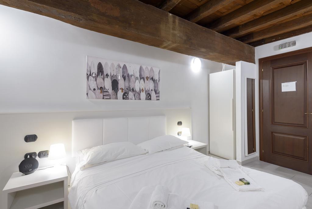 Flowers Apartments Rom Zimmer foto